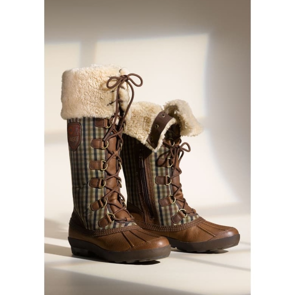 SOLD   UGG Edmonton Boots